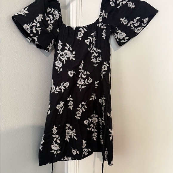 Abercrombie & Fitch Black Mini Dress with White Floral Design - Picture 3 of 3